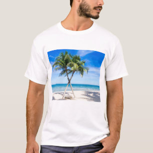 Camiseta Relaxando a Vista de Capa de Mar com Palmas na Pra