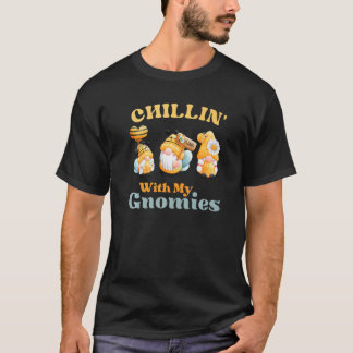 Camiseta Relaxando Com Meus Gnomos de Jardim Com Abelhas