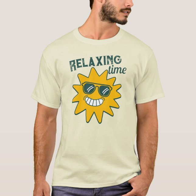 Camiseta Relaxando o tempo sorrindo sol com óculos de sol (Frente)