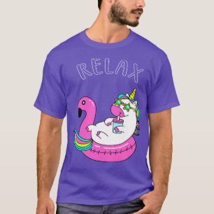 Camiseta Relaxando Unicórnio engraçado na Piscina