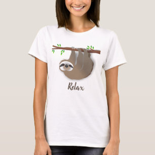 Camiseta Relaxe a marrom travando na ramificação da árvo