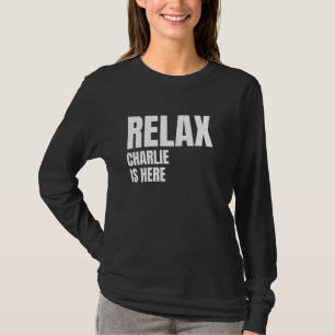 Camiseta Relaxe Charlie Está Aqui Nomes de Nascimento Popul
