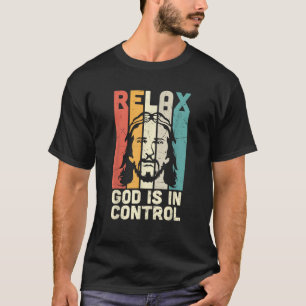 Camiseta Relaxe Deus Está Sob O Controle De Jesus Rei Senho