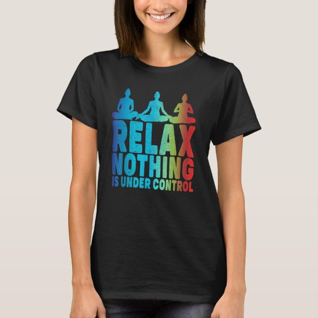Camiseta Relaxe Nada Está Sob Controle De Yoga (Frente)