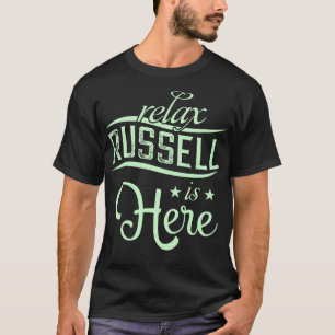 Camiseta Relaxe Russell Está Aqui Sobrenome Presente De Di