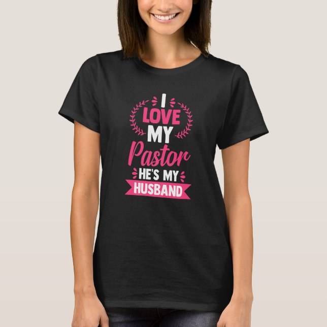 Camiseta Religious Christian Wife I Love My Pastor He's My  (Frente)