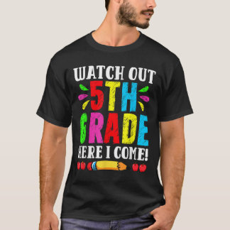 Camiseta Relógio de Volta às Aulas Cuidado 5ª Série Aqui Vo