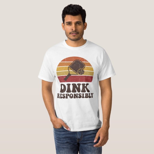 Camiseta Remo de Pickleball Divertido Responsavelmente Joga (Frente Completa)