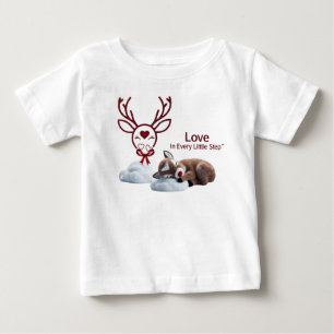 Camiseta Rena Dorminhoca Doce "Amor em Cada Pequeno Passo
