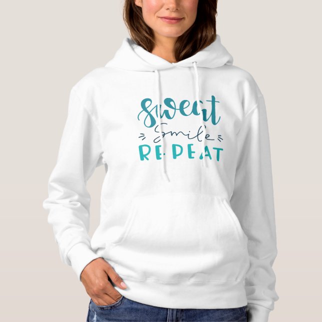 Camiseta Repetição de Sorriso Suave (Frente)