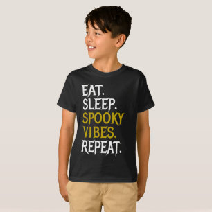Camiseta Repetidamente coma Vibes do Sono - Halloween 2022