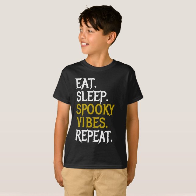 Camiseta Repetidamente coma Vibes do Sono - Halloween 2022 (Frente Completa)