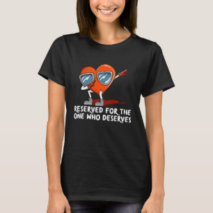 Camiseta Reservado para um que merece o Dia de os namorados