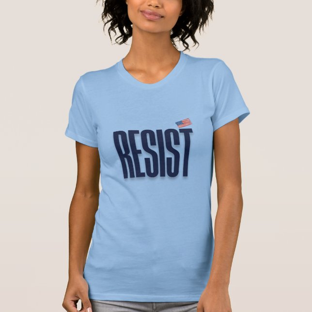 Camiseta RESIST Small American Flag - Declaração de protest (Frente)