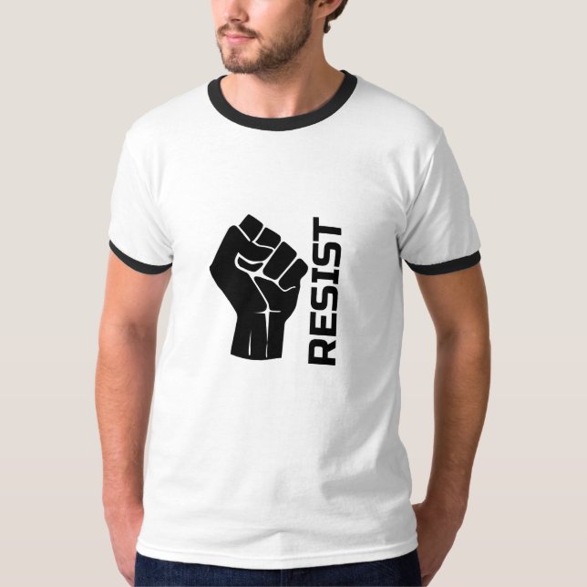 Camiseta Resistir com punho - em preto 0002 (Frente)