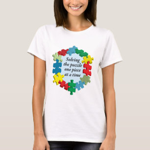 Camiseta Resolvendo o quebra-cabeça… Lt do Tshirt. Azul