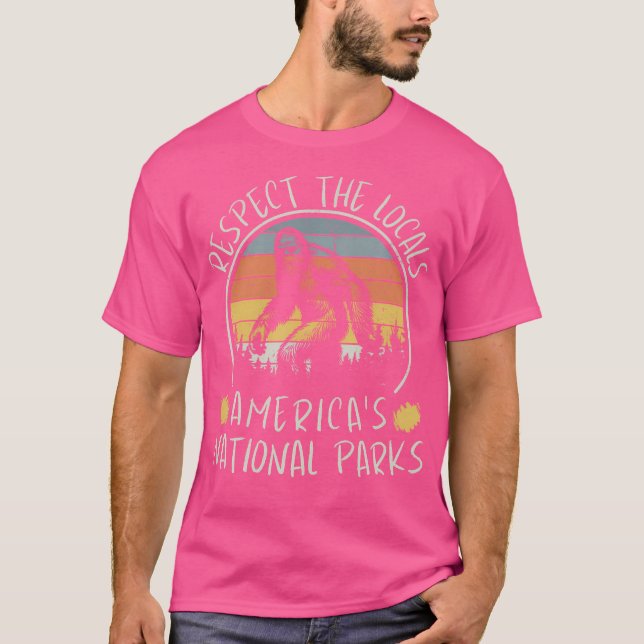 Camiseta Respeite Os Sasquatch Locals Americanos (Frente)