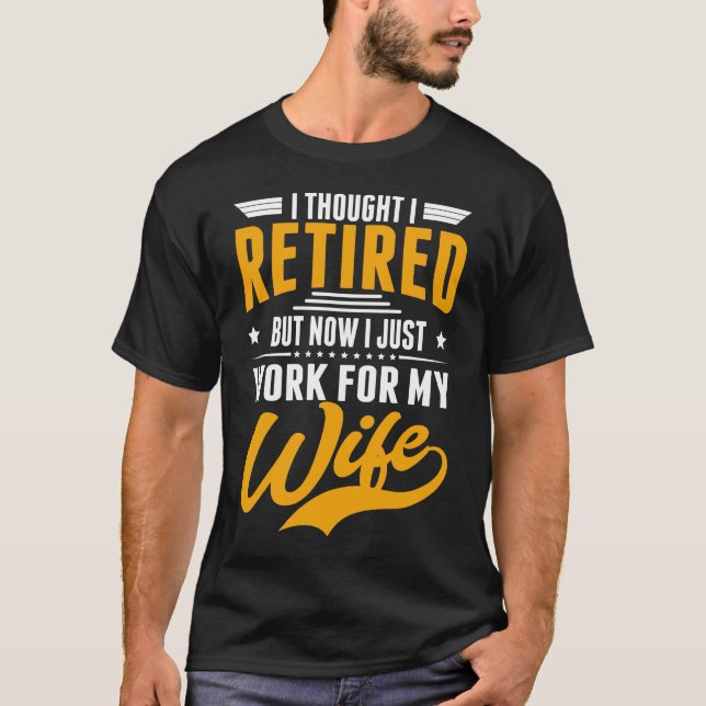 Camiseta Retirada de Marido Aposentada Homens Retirem Padre (Frente)
