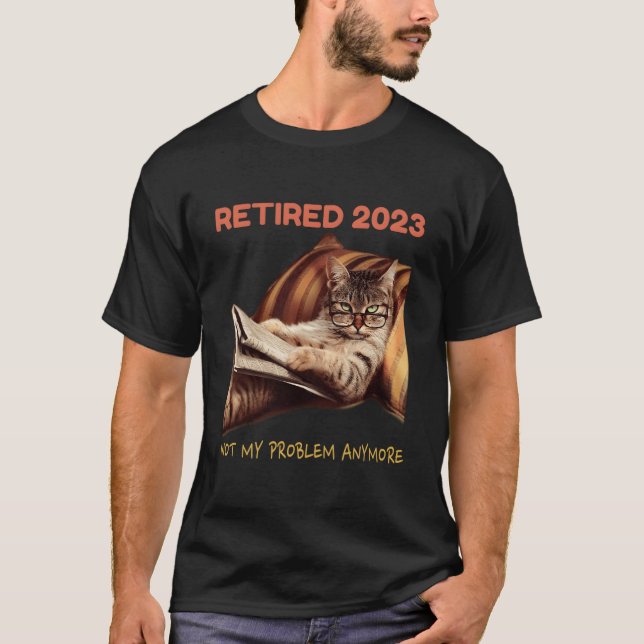 Camiseta Retired 2023 Not My Problem Anymore Cat Retiret (Frente)