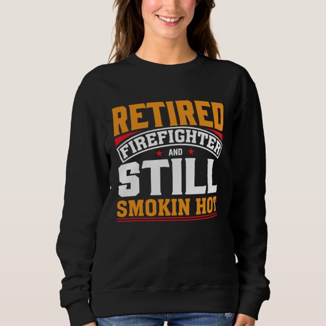 Camiseta Retired Firefighter And Still Smokin Hot Retired F (Frente)
