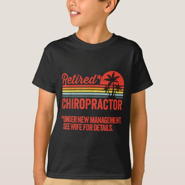 Camiseta Retired Under New Management Retirement Gift Chiro (Frente)