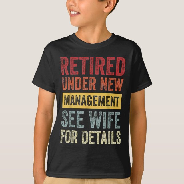 Camiseta Retired Under New Management See Wife For Details  (Frente)
