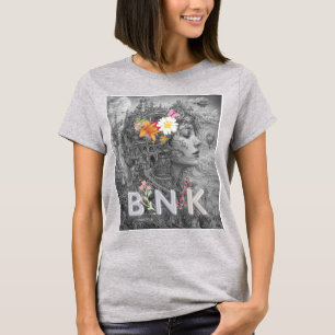 Camiseta Retrato de Mulher Boho com Flores – Preto e Branco