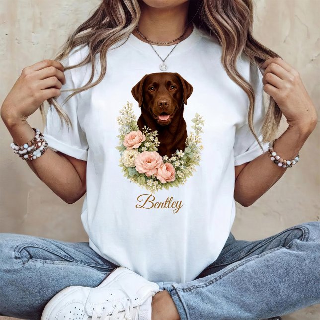Camiseta Retrato Floral de Labrador Chocolate (Criador carregado)
