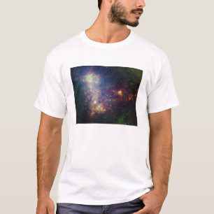 Camiseta Retrato infravermelho revelando estrelas e poeira