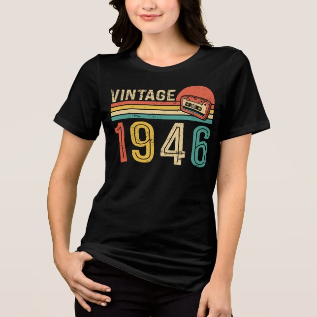 Camiseta Retro 1946 Birthday Music Cassette Tape Bday (Frente)