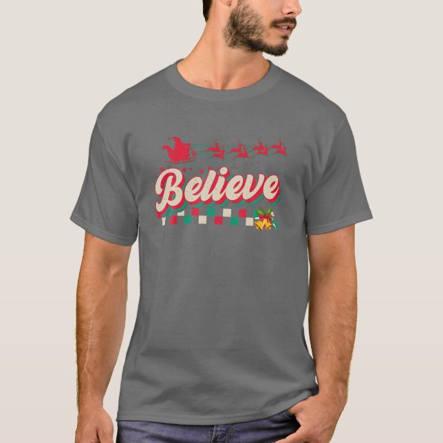 Camiseta Retro Acredita Papais noeis de Natal acreditam no  (Frente)