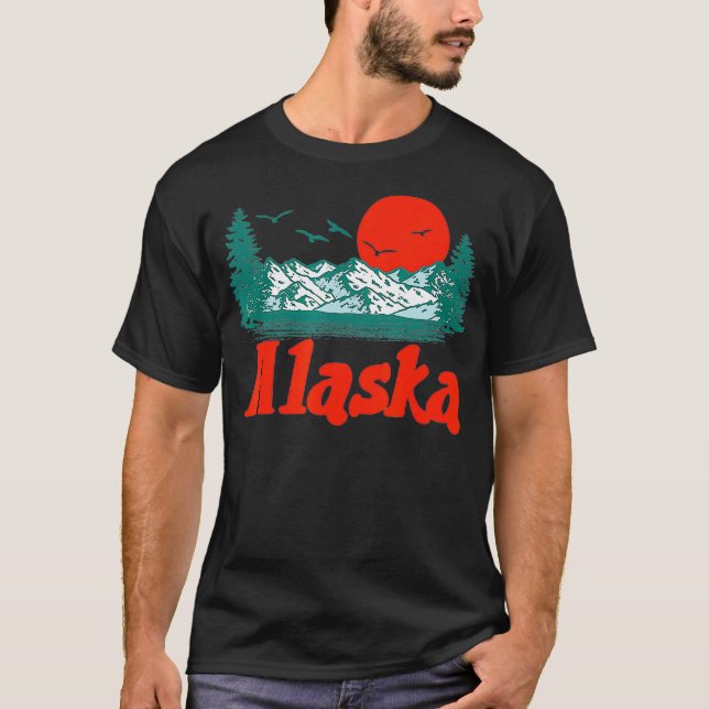 Camiseta Retro Alaska Mountain Trees  Sun Scene Graphic  (Frente)