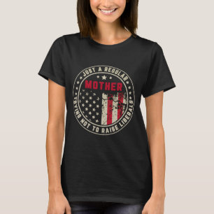 Camiseta Retro Apenas Uma Mãe Regular Levanta A América Lib