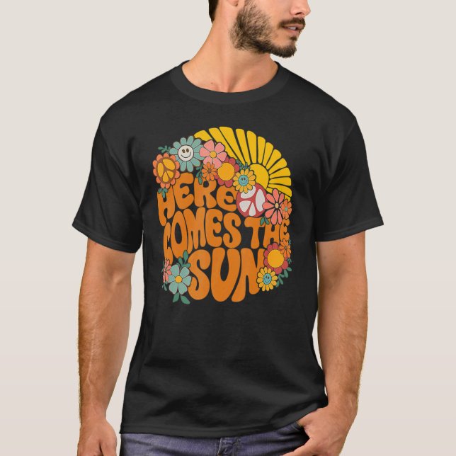 Camiseta Retro Aqui Vem A Família Floral Sun Vaca (Frente)