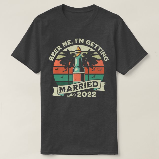Camiseta Retro Beer Me Im Getting Married Bachelor Groom Br (Frente do Design)