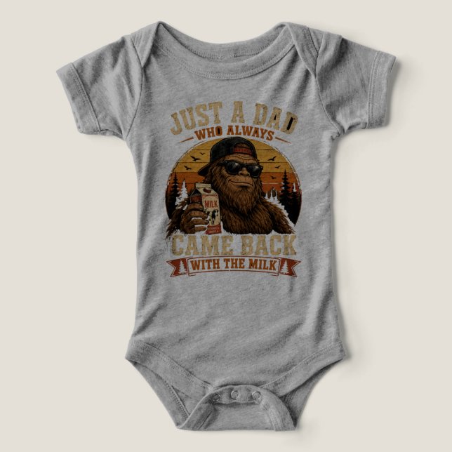 Camiseta Retro Bigfoot Papai Pai Voltou Com Leite Meme (Design frontal)