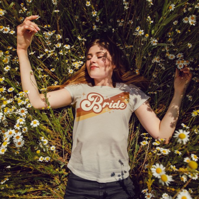 Camiseta Retro Bride Typografia Summer Rainbow Wedding T-Sh (Criador carregado)