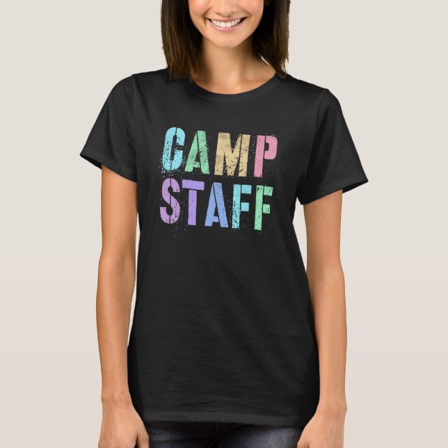 Camiseta Retro CAMP STAFF Summer Campground Crew Counselor  (Frente)