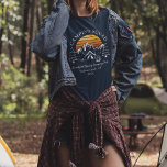 Camiseta Retro Camping Esquadrão Mãe Correspondente<br><div class="desc">Vai a uma família acampar de férias? Personalize essas camisas de acampamento retrô para toda a família, adicionando seu nome de família ou texto personalizado e o ano da aventura. Espero que não seja apenas sobre a design que te chamou a atenção, mas o fato de nunca o encontrares numa...</div>