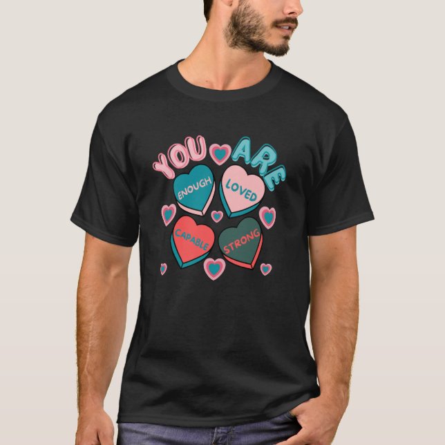 Camiseta Retro Candy Heart Teacher Valentine's Day You Are  (Frente)