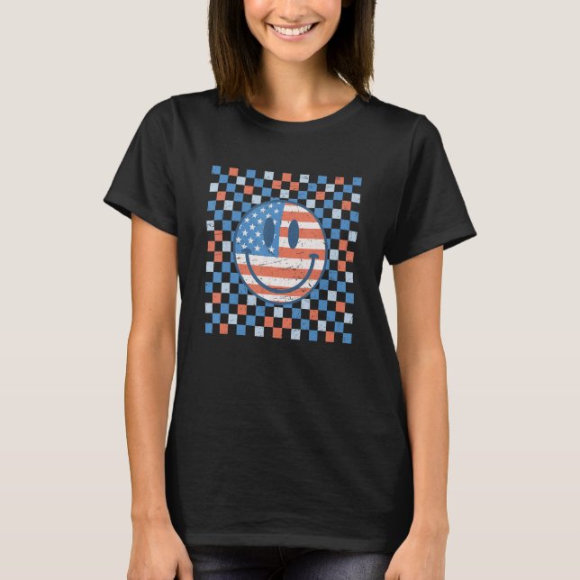 Camiseta Retro Checkered Pattern Smile Face American Flag M (Frente)