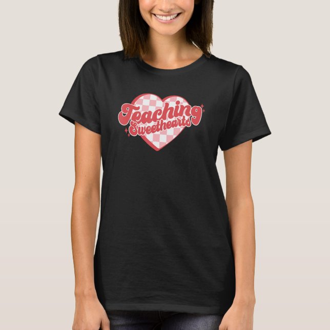 Camiseta Retro Checkered Teaching Sweethearts Happy Valenti (Frente)