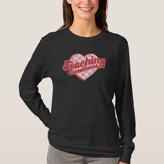 Camiseta Retro Checkered Teaching Sweethearts Happy Valenti (Frente)