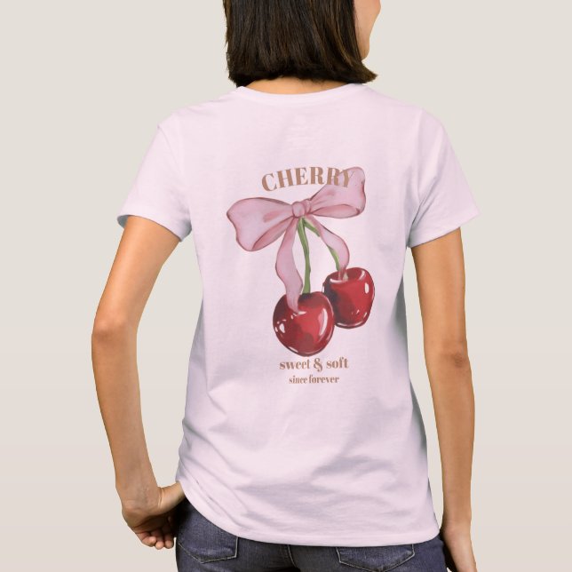 Camiseta Retro Cherry Sweet & Soft Since Forever Slogan (Verso)