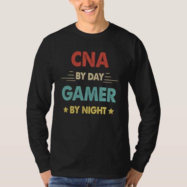 Camiseta Retro Cna By Day Gamer By Night (Frente)