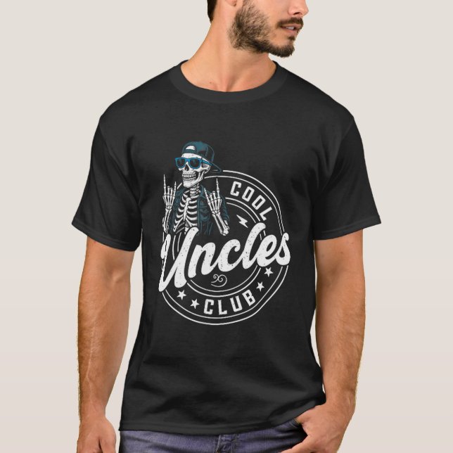 Camiseta Retro Cool Uncles Club Funny Skeleton New Uncle Me (Frente)