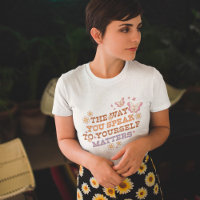 Retro Daisy and Butterflies Cote T Shirt