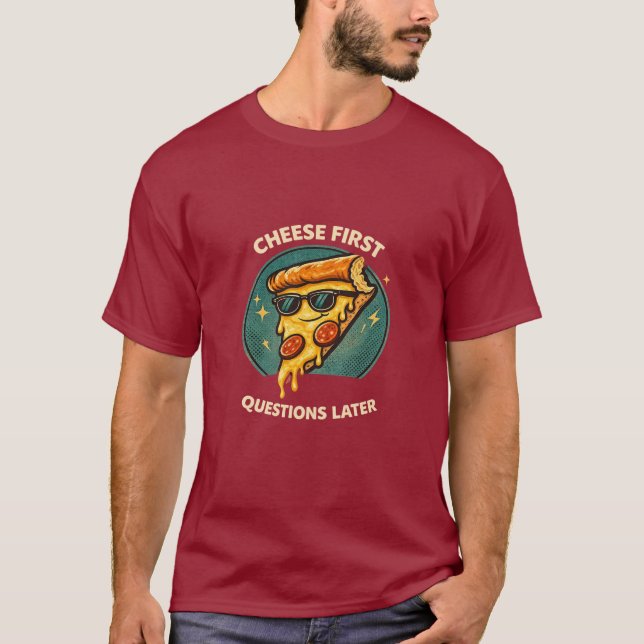 Camiseta Retro de Pizza Engraçada 'Queijo Primeiro (Frente)
