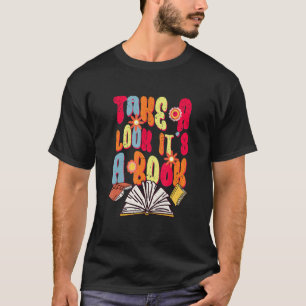 Camiseta Retro Dê Uma Olhada Está Em Um Livro Lendo Bibliot