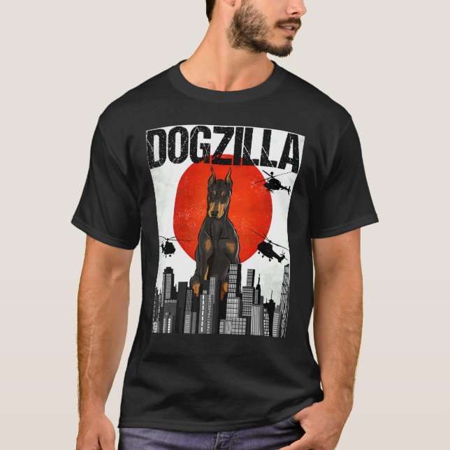 Camiseta Retro Dogzilla Doberman Japonês (Frente)